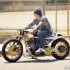 Mickey Rourke odbiera swoj motocykl od Rolanda Sandsa - Mickey motocykl
