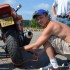 MotoBracia na litewskim torze - udany trening motocyklowy - slimak szykuje sprzet