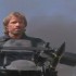 Motocykl z wyrzutnia rakiet - Chuck Norris na Enduro z wyrzutnia rakiet
