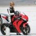 Rekord predkosci motocykla seryjnego 1000 ccm kobieta na pokladzie - fireblade 322 kmh