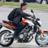 Taylor Lautner ze Zmierzchu na motocyklu - wilkolak na motocyklu Taylor Lautner Aprilia Shiver