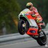 Motocyklowe Grand Prix w Brnie klasa krolewska na zdjeciach - Valentino Rossi na gumie