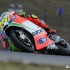 Motocyklowe Grand Prix w Brnie klasa krolewska na zdjeciach - Valentino Rossi w zlozeniu