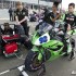 Wyscigi Supersport na brytyjskim torze fotogaleria - serwis motocykla przed startem