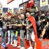 Wyscigi Supersport na portugalskiej rundzie WSBK zdjecia - radosc na podium