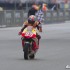 Francuska runda MotoGP wyscigi na zdjeciach - Marquez na mecie Le Mans Grand Prix