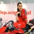 Hostessy Scigacz pl na wystawie motocykli - czerwono scigacz