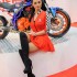 Hostessy Scigacz pl na wystawie motocykli - triumph w tle