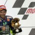 MotoGP Kataru fotogaleria - Rossi z trofeum