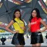 Plec piekna na torze Sepang galeria zdjec - dziewczyny z parasolkami paddock girls sepang 2014