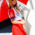 Sliczne dziewczyny z Le Mans w obiektywie - pieknosc z parasolka paddock girls