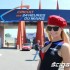 Sliczne dziewczyny z Le Mans w obiektywie - w czerwonym berecie paddock girls