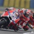 MotoGP na torze Le mans pelna galeria zdjec - Team Ducati w zakrecie