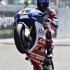 MotoGP na torze Le mans pelna galeria zdjec - wheelie