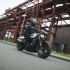 Harley Davidson Sportster S pierwsza jaskolka rewolucji obyczajowej i technologicznej - 2021 harley davidson sportster s akcja 02