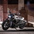 Harley Davidson Sportster S pierwsza jaskolka rewolucji obyczajowej i technologicznej - 2021 harley davidson sportster s lewa strona skos przod