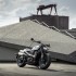 Harley Davidson Sportster S pierwsza jaskolka rewolucji obyczajowej i technologicznej - 2021 harley davidson sportster s prawy skos