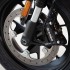Harley Davidson Sportster S pierwsza jaskolka rewolucji obyczajowej i technologicznej - 2021 harley davidson sportster s tarcza hamulcowa brembo przod