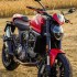 Najnowsze Ducati Monster w tescie i wspolczesna Wonder Woman - 14 Ducati Monster Plus 2021 na farmie