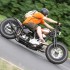 H D Knucklehead custom w oldschoolowym stylu minimalistycznych bobberow - 02 Harley Davidson Knucklehead custom w akcji