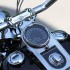 Customowy HD Dyna Wide Glide z koncowki ubieglego wieku w nowym oryginalnym wcieleniu - 05 Harley Davidson Dyna Wide Glide zegar