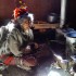 Najciekawsze rzeczy ktore zobaczysz tylko w indiach - starsza kobieta w domu