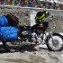Polacy zorganizowali zlot motocyklowy w Himalajach Jak takie cos wyglada - 38 Royal Enfield w Himalajach Spotkanie na Przeleczy Scigacz pl
