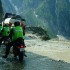 Polacy zorganizowali zlot motocyklowy w Himalajach Jak takie cos wyglada - 43 Motocykle w Himalajach blotniste drogi
