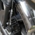 Triumph Bonneville kwintesencja motocyklowej brytyjskosci - 14 Triumph T 140 Bonneville zacisk
