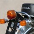 CB 125 z lat 70 Dwucylindrowy klasyk Hondy ktory zawstydza dzisiejsze 125ccm - 11 Honda CB 125 swiatlo kierunkowskazy
