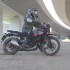 Royal Enfield Himalayan 450 2024 Turystyk uniwersalny jak szwajcarski scyzoryk - 03 Royal Enfield Himalayan 450 pod wiaduktem