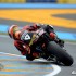 Czwarta runda MotoGP na mokrym torze we Francji fotorelacja - Bautista tylem na kolanie