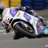 Czwarta runda MotoGP na mokrym torze we Francji fotorelacja - Karel Abraham kolano