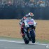 Czwarta runda MotoGP na mokrym torze we Francji fotorelacja - lorenzo guma