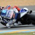 Czwarta runda MotoGP na mokrym torze we Francji fotorelacja - lorenzo tyl MotoGP Le Mans 2012