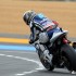 Czwarta runda MotoGP na mokrym torze we Francji fotorelacja - lorenzo zerka w tyl