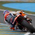 Czwarta runda MotoGP na mokrym torze we Francji fotorelacja - stoner kolano