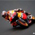 Dominacja Hiszpanow podczas niemieckiej rundy MotoGP zdjecia - na kolanie stoner sachsenring