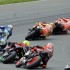 Dominacja Hiszpanow podczas niemieckiej rundy MotoGP zdjecia - skladanie w zakret