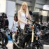Dziewczyny i motocykle na targach w Warszawie 2011 - kobieta na suzuki III Ogolnopolska wystawa Motocykli i Skuterow