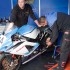 Finalowa runda WMMP w Poznaniu - maniek naprawia motocykl jermnana wmmp vii runda poznan 112