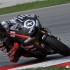 Fotogaleria z testow MotoGP na torze w Malezji - Lorenzo Sepang kolano