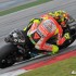 Fotogaleria z testow MotoGP na torze w Malezji - valentino rossi sepang kolano