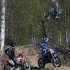 Kedzierski i Kurowski w Strzeniowce - kedzierski skacze chlopaki patrza motocross