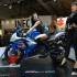 Najwieksze europejskie targi motocyklowe galeria zdjec Eicma 2011 - Suzuki GSXR 1000 i dziewczyny