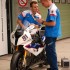 Paddock World Superbike Brno 2012 - Rozmowa mechanikow przy motocyklu
