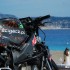 Riwiera Francuska stunt w Nicei - Sprzet Beka Leniwie wyleguje sie na plazy