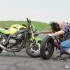 Stunt majowka Broczyno 2012 bogactwo - Naprawa motocykli na pasie Adi