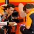 Testy MotoGP na Sepang w obiektywie - Pedrosa i mechanicy