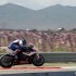 Wyscigi treningi i boksy - runda World Superbike w Ameryce - leon haslam oderwany od ziemii